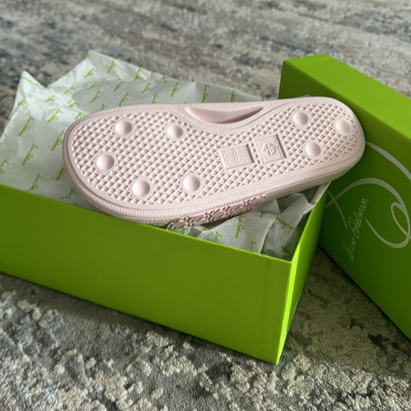 Brand new Sam Edelman slides - Picture 2 of 2